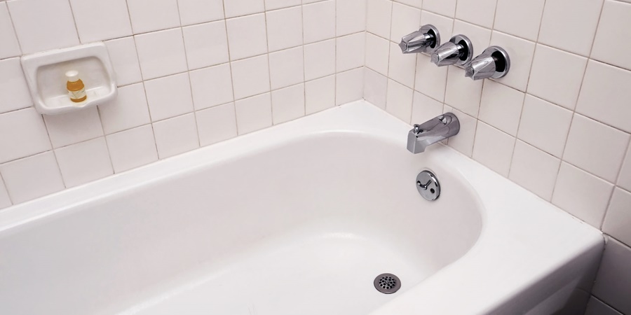 Your Brief Bathtub Resurfacing Guide: Is It the Right Choice?